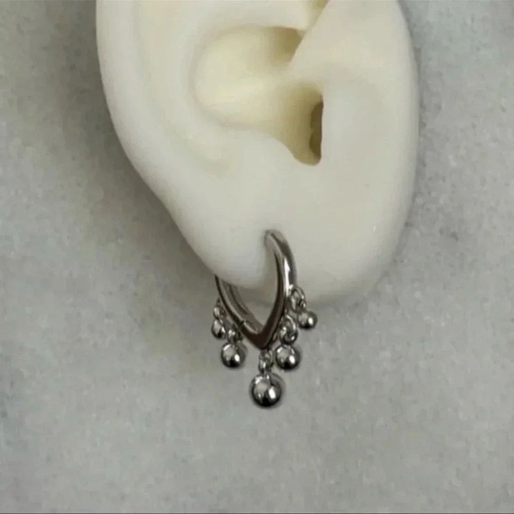 Sterling Silver Triangle Beaded Fringe Hoop Earrings 

Brand New - Picture 3 of 4